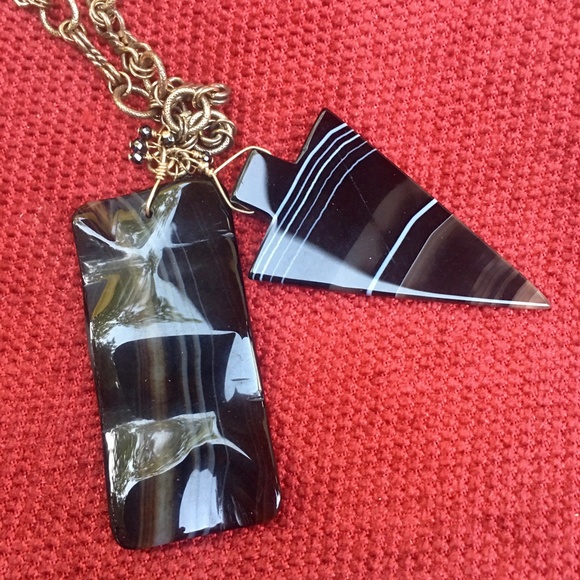 Chic Black Polished Arrowhead Pendant Gold Chain - Picture 8 of 8